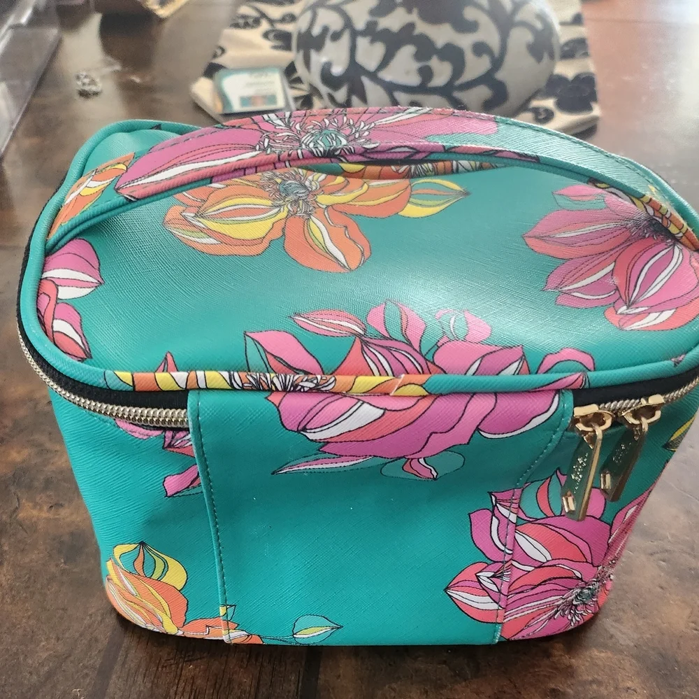 Trina Turk Green Cosmetic Floral Makeup Train Travel Bag